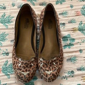 Cliffs by White Mountain Embroidered Cat Flats 🐆